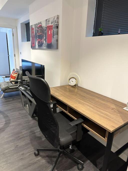 Cheam Stunning Flat With Parking Free Near Sutton Station 아파트 외부 사진