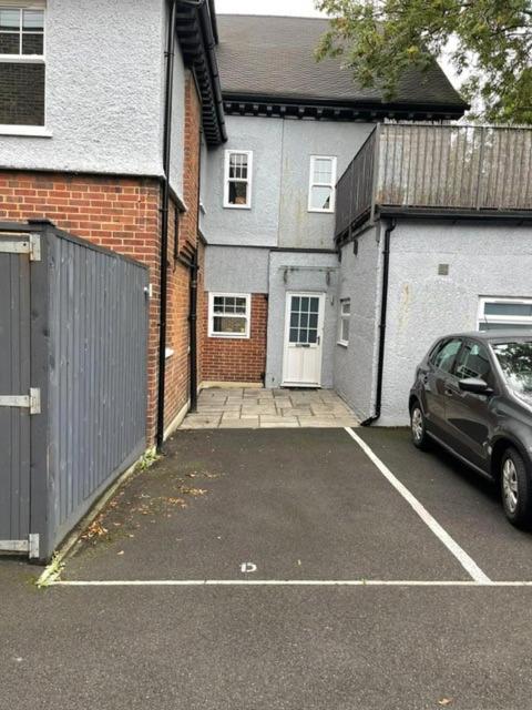 Cheam Stunning Flat With Parking Free Near Sutton Station 아파트 외부 사진