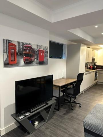 Cheam Stunning Flat With Parking Free Near Sutton Station 아파트 외부 사진